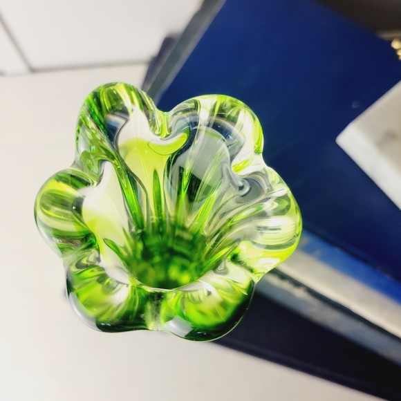 Vintage Six Finger Glass Swung Vase - Emerald Green to Clear - 9 inch Bud Vase - Picture 11 of 16